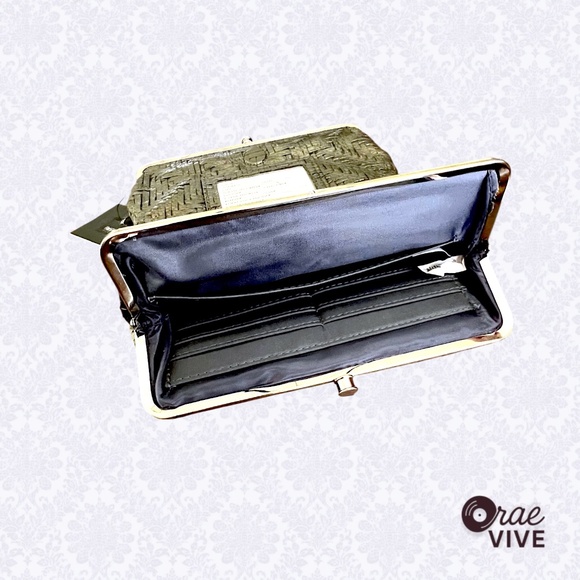 NWT Pewter Mossimo Clutch - Picture 4 of 5